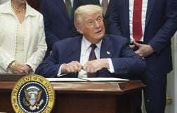 Trump met à jour ses surtaxes, le Canada et la Suisse durement touchés