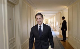 La cote de popularité de Nicolas Sarkozy, qui avait bondi de 10 points ces deux derniers mois, est stable en avril, à 40%, tandis que celle de son Premier ministre François Fillon gagne un point (49%), selon un sondage LH2-Le Nouvel Observateur.