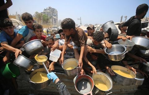 Israël reprend les largages d’aide humanitaire, « ridicule » selon MSF