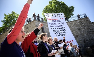 Les femmes manifestent contre les inégalités salariales, le 14 mai 2019 à Lausanne, en Suisse, un mois avant la grande manifestation.