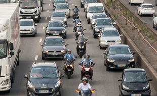 La circulation inter files des deux roues est expérimentée dans le Nord (illustration).