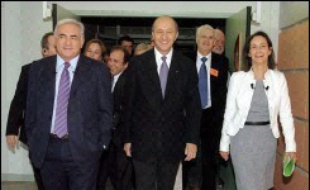 A deux mois de l'élection présidentielle, la candidate socialiste a annoncé la nomination d'une "équipe du pacte présidentiel", dont font partie ses deux anciens rivaux dans la primaire socialiste, Laurent Fabius et Dominique Strauss-Kahn, mais également l'ancien Premier ministre Lionel Jospin, qui se cantonnait jusque-là dans un soutien réservé à la candidate.