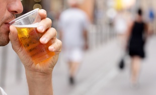 Illustration consommation d'alcool sur la voie publique à Toulouse. 22/08/2011 Toulouse