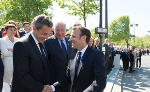 Emmanuel Macron et Nicolas Sarkozy lors de la cérémonie du 8-Mai, le 8 mai 2018 à Paris.
