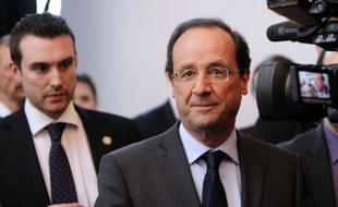 François Hollande, candidat PS à la présidentielle, a accusé Nicolas Sarkozy samedi sur TF1 de présenter le "visage de l'outrance", faute de pouvoir s'appuyer sur son bilan.
