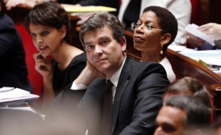 Le ministre du Redressement productif Arnaud Montebourg a dénoncé vendredi le "fétichisme des 3%" de déficit public maximum fixé par le Pacte de stabilité et estimé que la croissance en Europe était étouffée par "l'obsession des comptes publics" et les plans d'austérité.