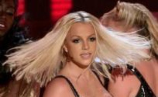 La chanteuse Britney Spears a obtenu mercredi le droit de rendre visite à ses deux fils, mais leur garde reste confiée au père, Kevin Federline, a déclaré aux journalistes l'avocat de ce dernier à Los Angeles (Californie, ouest).