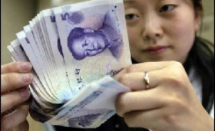 L'économie chinoise a démarré l'année sur les chapeaux de roue, affichant au premier trimestre une croissance de 10,2% qui dépasse les prévisions et n'est pas sans danger, de l'aveu même du gouvernement.