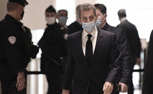 Paris, le 26 Novembre 2020. Nicolas Sarkozy arrive au tribunal de Paris où il est jugé pour