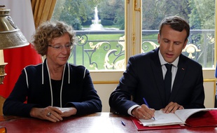 Le président Emmanuel Macron a signé les ordonnances qui lancent la réforme du code du travail vendredi 22 septembre.