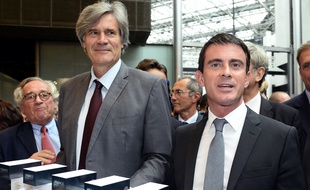 Manuel Valls (à droite), aux côtés de Stéphane Le Foll, ministre de l'Agriculture, en visite au Salon international de l'alimentation (Sial) de Villepinte, le 20 octobre 2014.
AFP PHOTO / BERTRAND GUAY