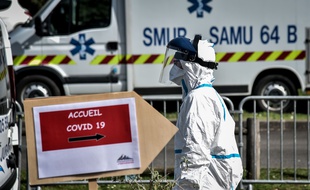 Un soignant préparé à accueillir les malades du Covid-19 à Pau.