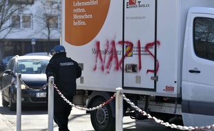 Un des camions de l'association, tagué lundi 26 février 2018.