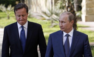 Le Premier ministre britannique David Cameron et le président russe Vladimir Poutine ont discuté vendredi des mesures communes possibles pour régler la crise en Syrie, dans un contexte d'intenses tractations diplomatiques pour mettre fin à ce conflit.