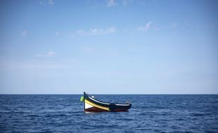 Une embarcation de migrants en Méditerranée
