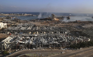 Le port de Beyrouth au lendemain de deux explosions meurtrières, mercredi 5 août 2020.