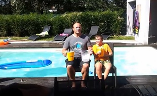 William Servat effectue le Ice Bucket Challenge.