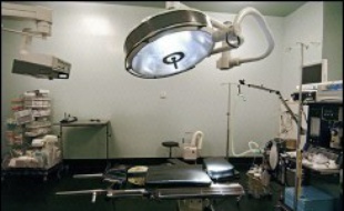 La Fédération de l'hospitalisation privée (FHP) appelle ce mardi les 1.260 cliniques privées à une grève des soins, pour dénoncer la décision du gouvernement de baisser les tarifs qui leurs sont remboursés par la Sécurité sociale afin de contenir le déficit de l'assurance maladie.