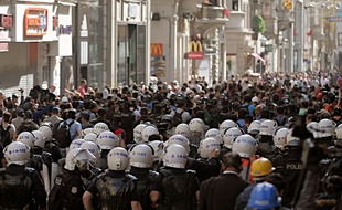 Les forces de l'ordre turques réunies à Istanbul le 31 mai 2014 à l'occasion d'un rassemblement commémorant les émeutes de juin 2013