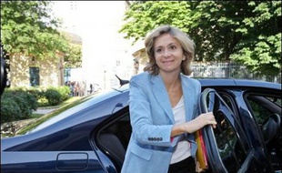 Un des trois groupes de travail chargés de plancher sur la réforme des universités prévue en juillet se réunit pour la première fois mardi au ministère de l'Enseignement supérieur et de la recherche, a annoncé mardi le ministère.