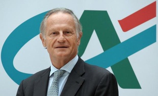La banque française Crédit Agricole va devoir remettre au pot 600 à 700 millions d'euros supplémentaires pour pouvoir céder sa filiale grecque Emporiki, affirme lundi le quotidien économique Wall Street Journal, citant des sources proches des négociations.