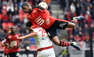 Le latéral gauche rennais Ludovic Baal, en haute altitude face à Bordeaux, le 16 octobre 2016.