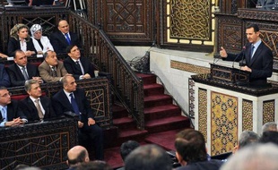 De violents combats ont éclaté lundi à l'aube entre troupes du régime et rebelles dans la province syrienne d'Idleb selon une ONG, au lendemain des déclarations du président Bachar al-Assad réaffirmant sa détermination à écraser la révolte.