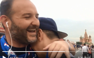 On tient le supporter des Bleus le plus heureux du monde.