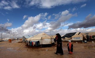 Des réfugiés syriens dans un camp près de la Jordanie, en janvier 2013.