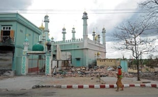 Les émeutiers ont ordonné à Kyaw de ne pas les regarder tuer ses camarades de classe. Mais l'adolescent demeure obsédé par ce jour où une vague islamophobe a déferlé sur Meiktila, dans le centre de la Birmanie, laissant des piles de cadavres.