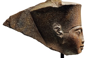 Le portrait sculpté du pharaon Toutankhamon a été mis aux enchères jeudi à Londres