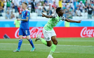 Musa célèbre son premier but face à l'Islande.