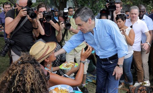 Saint-Paul (Ile de la Réunion), le 12 février 2017. François Fillon est parti rencontrer ses sympathisants alors que l'enquête judiciaire le visant se poursuit.