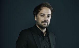 Louis-Julien Petit, réalisateur des Invisibles, a signé la tribune réclamant une réforme de l'Académie des Césars.