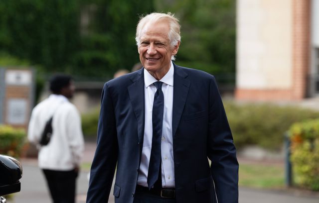 Fin septembre, Dominique de Villepin ne cachait pas ses envies de venir se bagarrer en 2027. « Je serai aux avant-postes », a-t-il déclaré.