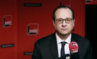 Le président de la République, François Hollande, ici dans les studios de France Inter le 5 janvier, aurait appris la nouvelle du projet de film par une dépêche de presse... l'après-midi.