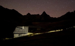 Pour s'être engagées contre la "pollution lumineuse" et pour l'"amélioration de la qualité de la nuit", 216 communes françaises peuvent désormais se prévaloir du label "villes et villages étoilés".