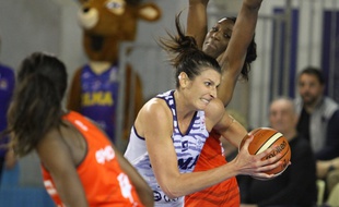Helena Ciak (MVP) et ses partenaires ont pris une option sur la victoire finale en Eurocoupe (archives;