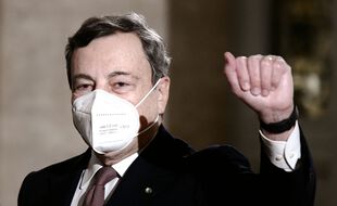 Le nouveau Premir ministre italien Mario Draghi devant le palais du Quirinal à Rome, le 12 février 2021.