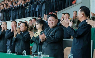La première dame de Corée du Nord et son mari Kim Il-Sung, le 13 avril 2015.
