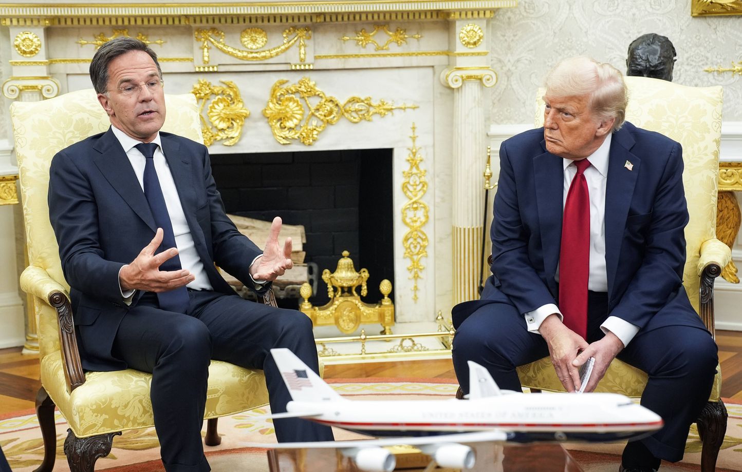 Guerre en Ukraine : Les Etats-Unis et l'OTAN vont envoyer un « très grand nombre d'équipements militaires » thumbnail