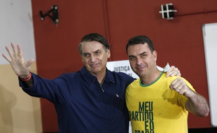 Jair et son fils Flavio Bolsonaro (Archives)