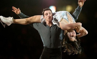 Les Canadiens Tessa Virtue et Scott Moir, champions olympiques en titre, ont remporté l'épreuve de danse sur glace du Skate Canada, deuxième des six étapes du Grand Prix de patinage artistique, dimanche à Mississauga (Ontario), près de Toronto.