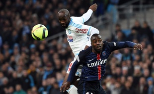 Blaise Matuidi à la lutte avec Lassana Diarra lors d'OM-PSG, le 7 février 2016.
