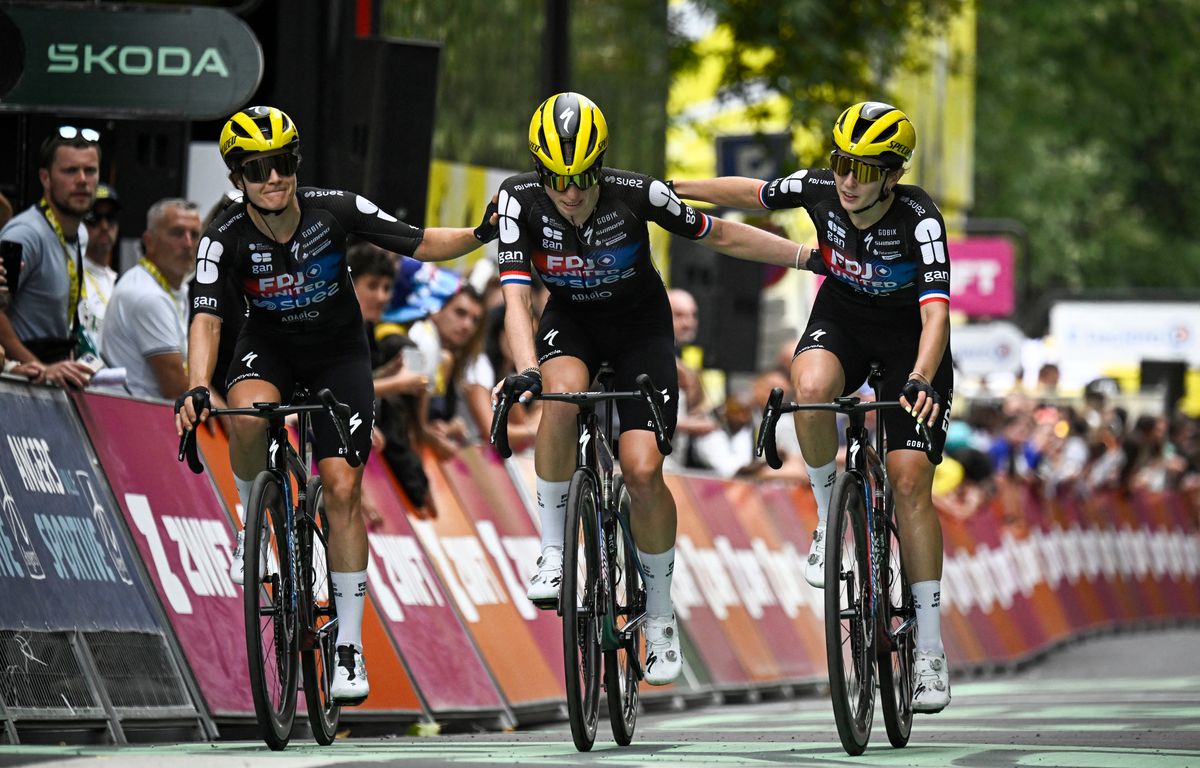 Tour de France féminin 2025 : Malgré sa lourde chute à Angers, Demi Vollering est « déterminée » à poursuivre l'aventure