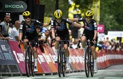 Malgré sa lourde chute à Angers, Demi Vollering poursuit le Tour de France