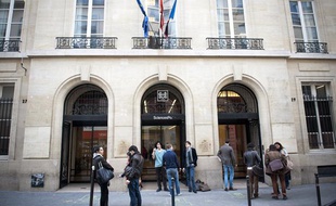Illustration de Sciences po à Paris, le 4 avril 2012, après la mort de son directeur Richard Descoings, dans sa chambre d'hotel à New York.