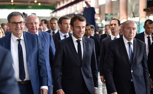 En déplacement dans le Rhône en juillet, Emmanuel Macron a évité de trancher dans le duel fratricide opposant David Kimelfeld (à gauche) et Gérard Collomb (à droite) pour les municipales.