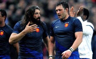 Sébastien Chabal et Lionel Nallet, ici face au Pays de Galles lors du Tournoi des 6 Nations en 2009, cumulent 136 sélections en équipe de France.