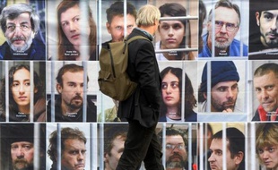 Greenpeace-France a demandé jeudi à six groupes français ayant, selon l'ONG, des liens commerciaux avec le géant de l'énergie Gazprom ou avec la Russie d'"intercéder" pour faire libérer ses militants détenus en Russie.